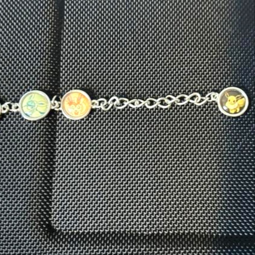 Pokemon braclet - Picture 3 of 3